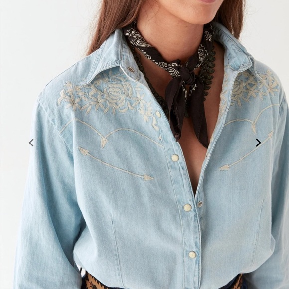 Maison Hotel Embroidered Shirt - Picture 4 of 14